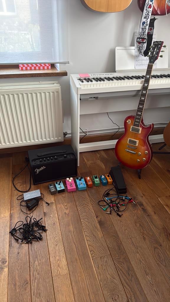 Setup guitare COMPLET-prêt à jouer(guitare + ampli + effets), Fender, Enlèvement, Solid body, Avec ampli