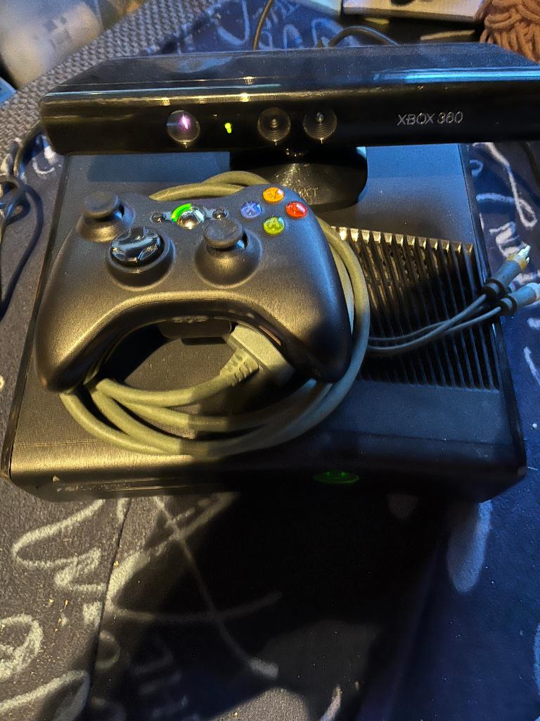 xbox 360 console, Consoles de jeu & Jeux vidéo, Consoles de jeu | Xbox 360, Enlèvement ou Envoi, Utilisé, Avec 1 manette, Avec kinect