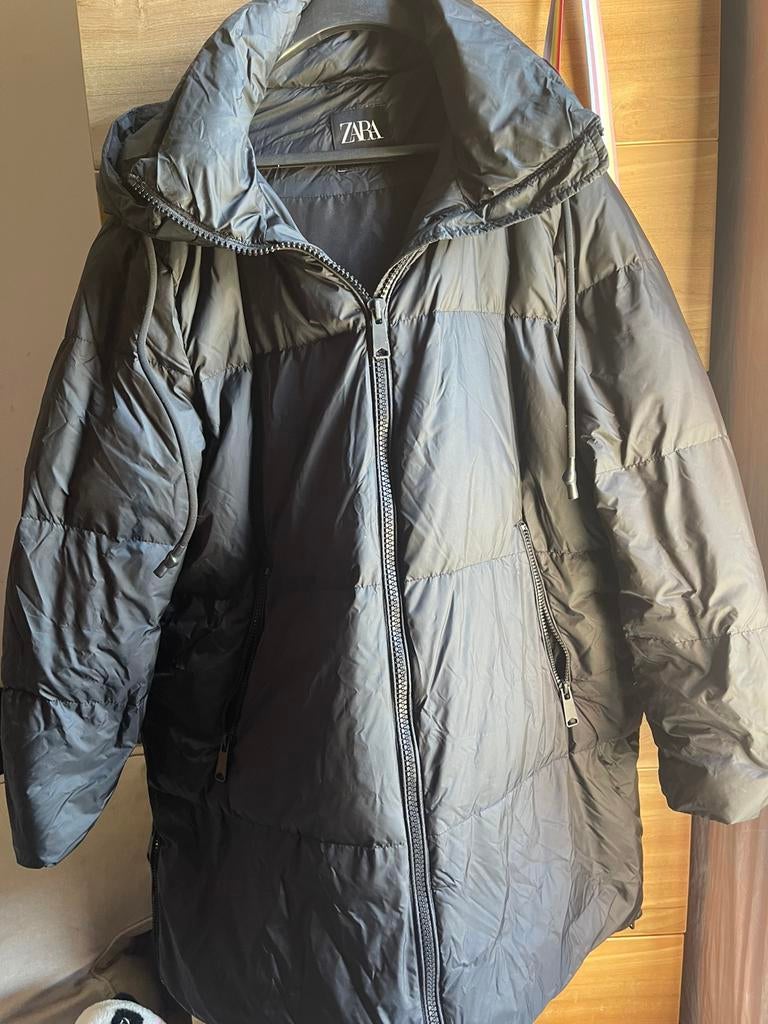 Zwarte jas met capuchon van ZARA Oversized pasvorm Maat S/m, Kleding | Dames, Ophalen, Zo goed als nieuw, Zwart