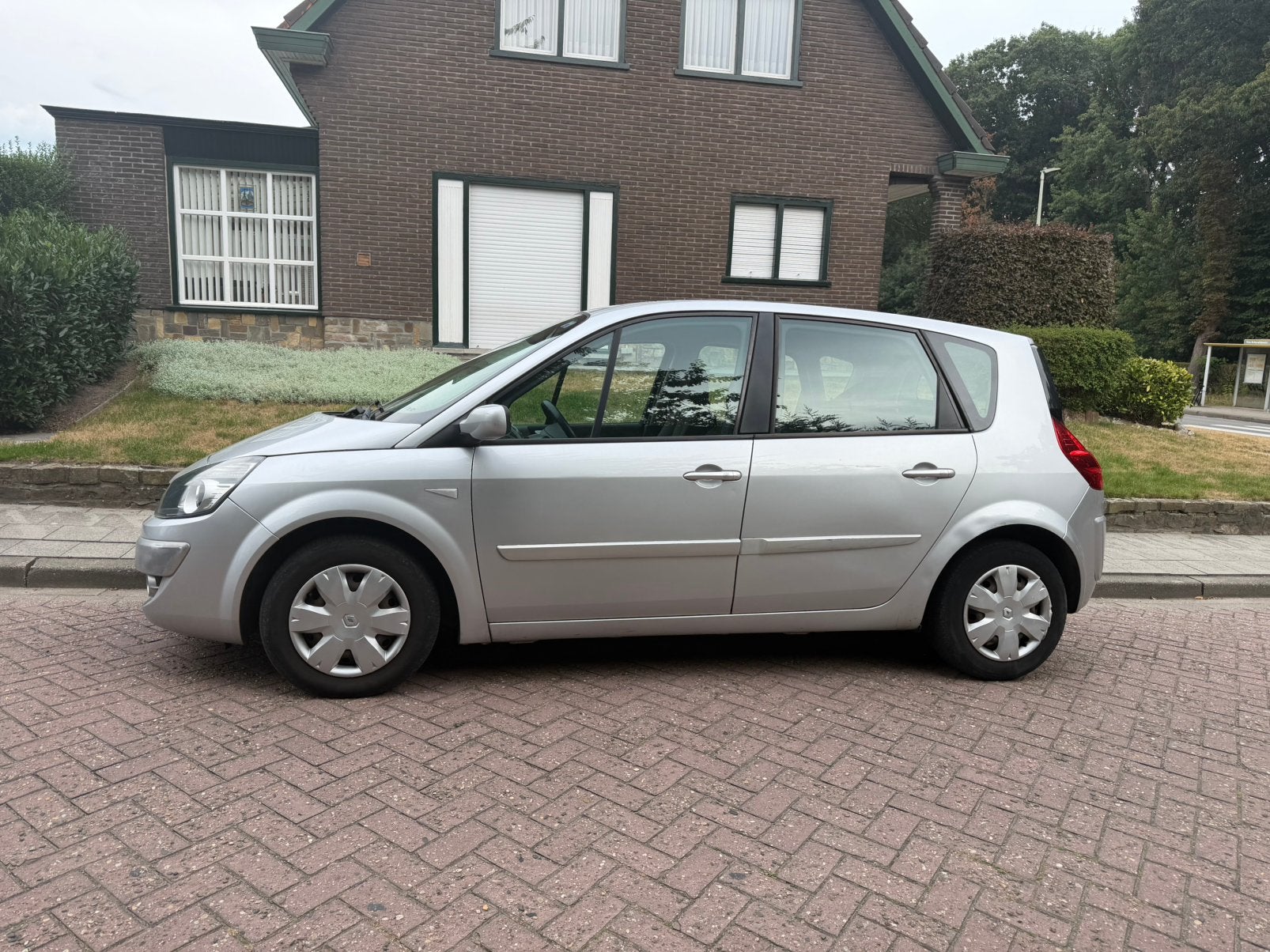 Renault Scenic 1.6i essence AUTOMATIQUE Climatisati Carpass, Autos, Renault, Achat, 1586 cm³, Entretenue par le concessionnaire