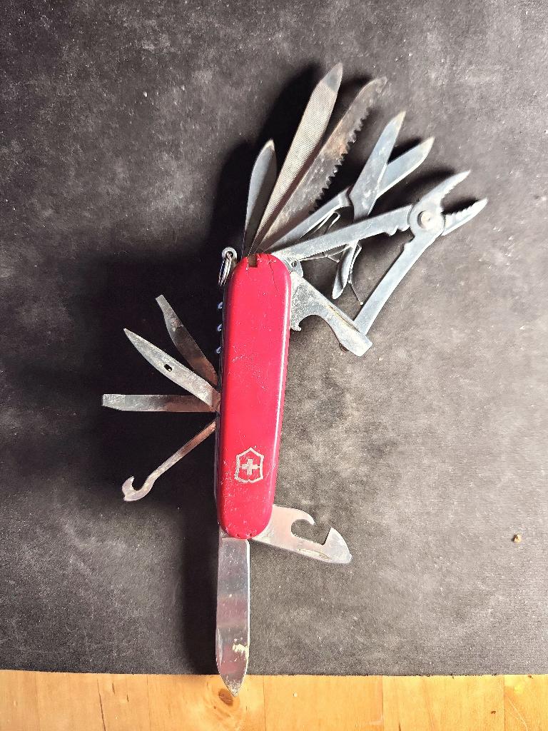 Véritable Victorinox SwissChamp - 33 fonctions - Rouge, Enlèvement, Utilisé