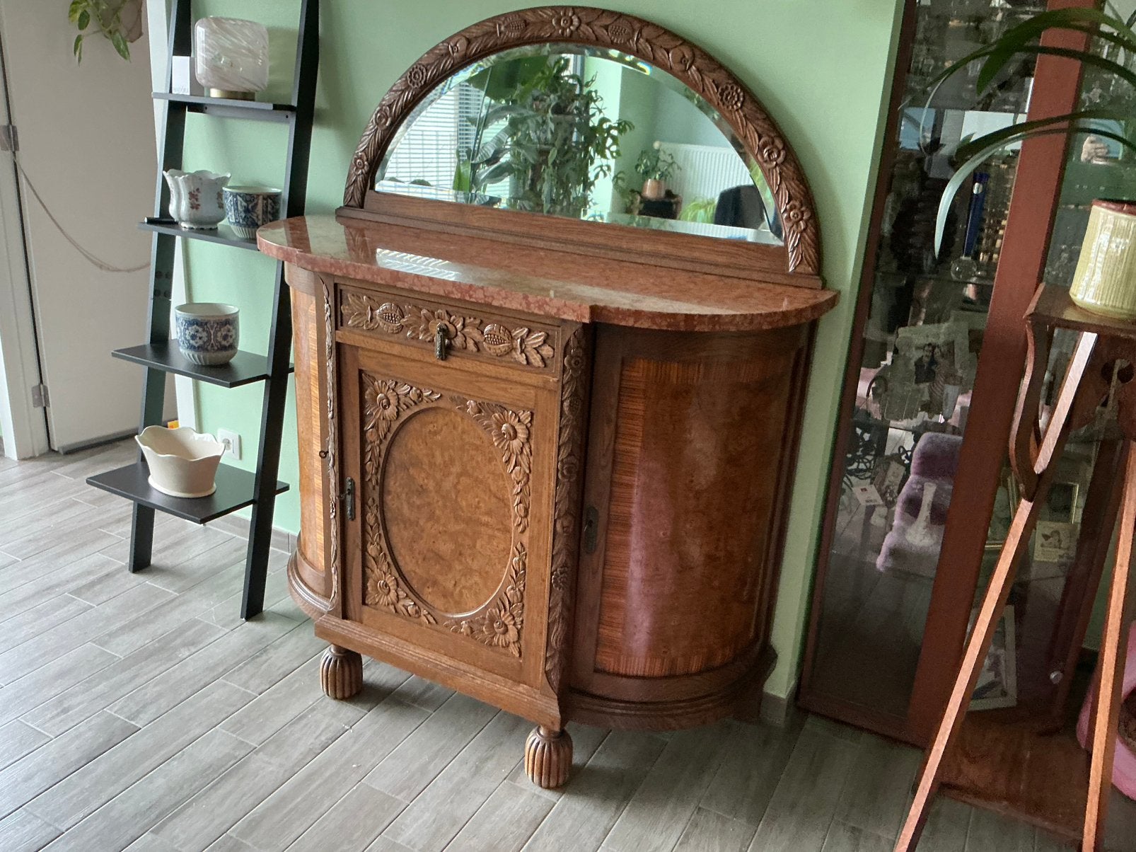 Een antieke kast, Antiek en Kunst, Ophalen