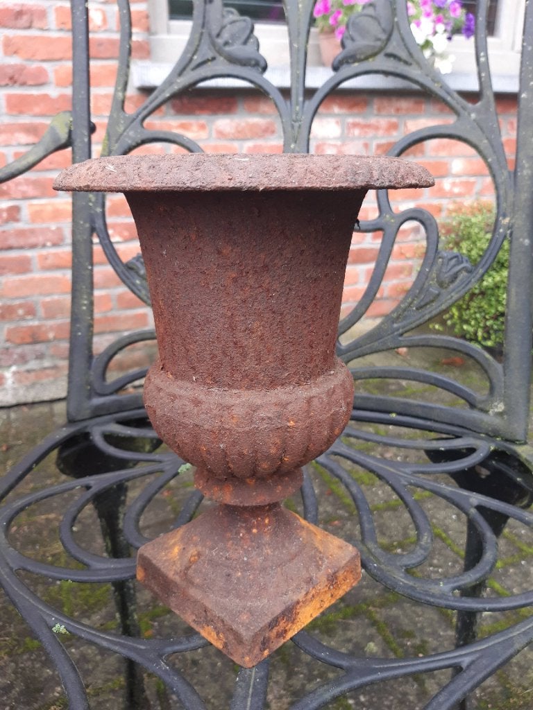 Gietijzeren vaas, bloempot, Tuin en Terras, Ophalen of Verzenden, Zo goed als nieuw