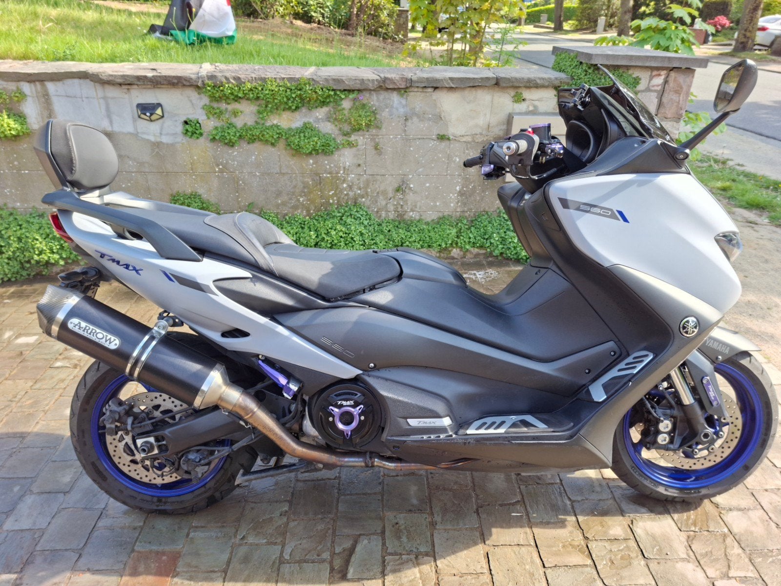 tmax 560, Occasion, 2 cylindres, 560 cm³, Automatique