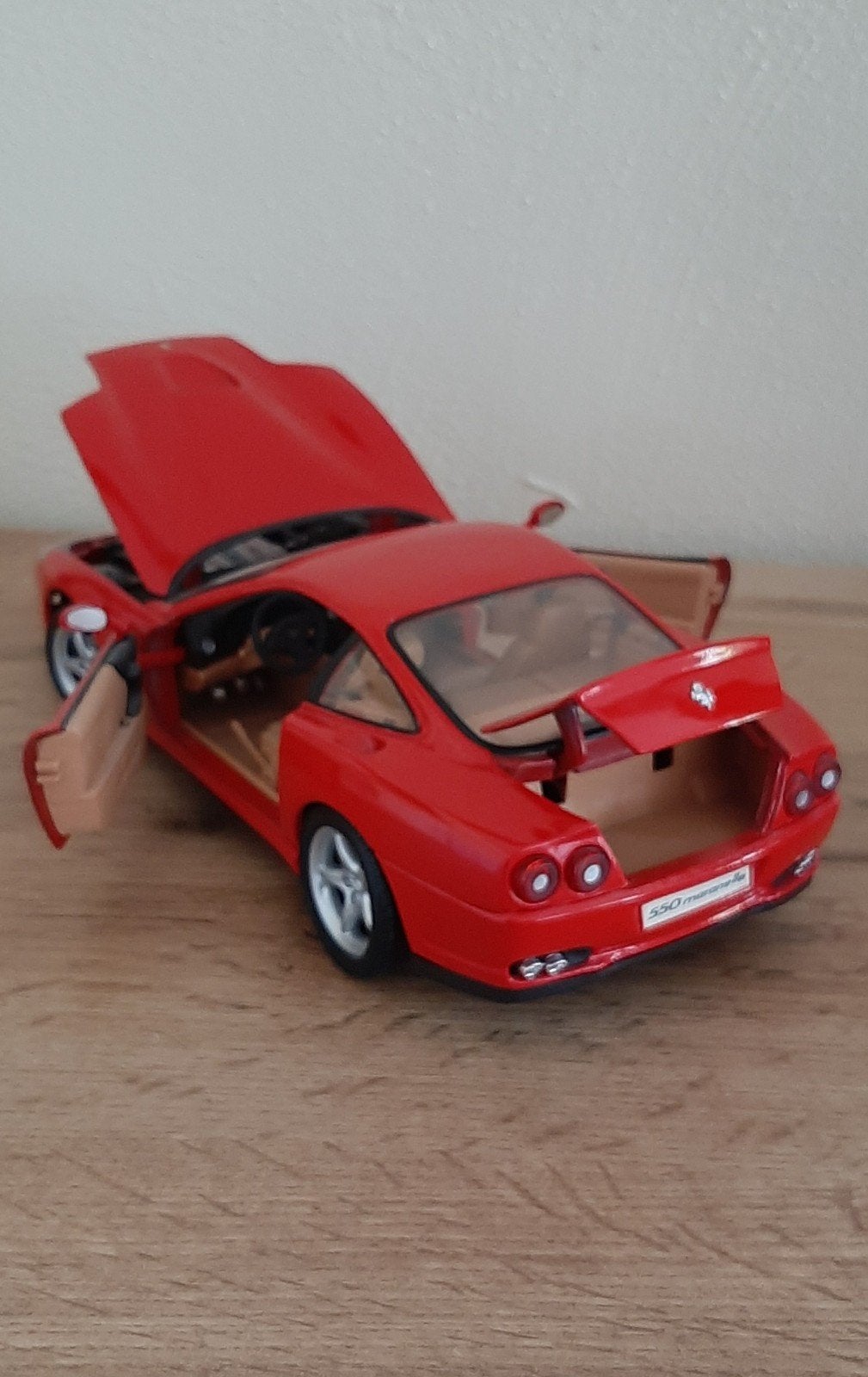 Ferrari 550 Maranello 1996 (1:18), Enlèvement