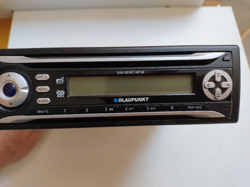 Autoradio, Enlèvement, Comme neuf