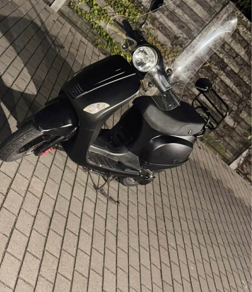 BTC Riva 50cc, Ophalen, Zo goed als nieuw, Benzine, Vespa