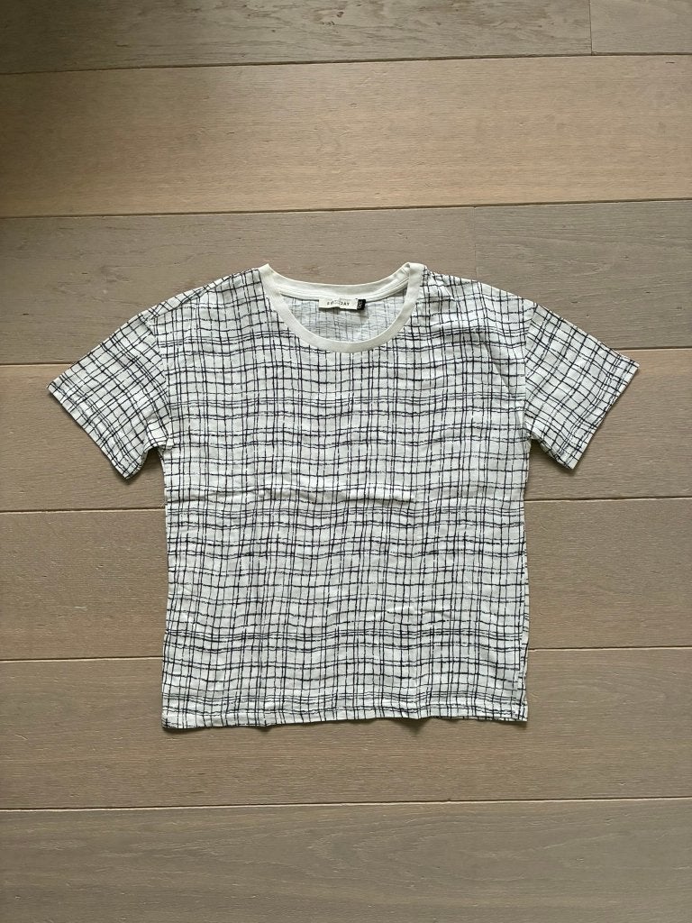 Witte T-shirt met zwarte print van CKS (Maat XS), Wit, Ophalen of Verzenden, Zo goed als nieuw, Korte mouw