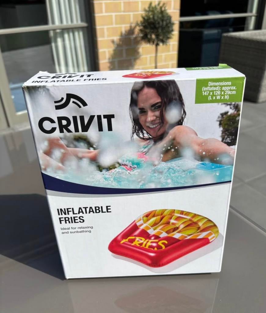 Nieuwe luchtmatras in de vorm van zak frietjes, Ophalen, Zo goed als nieuw