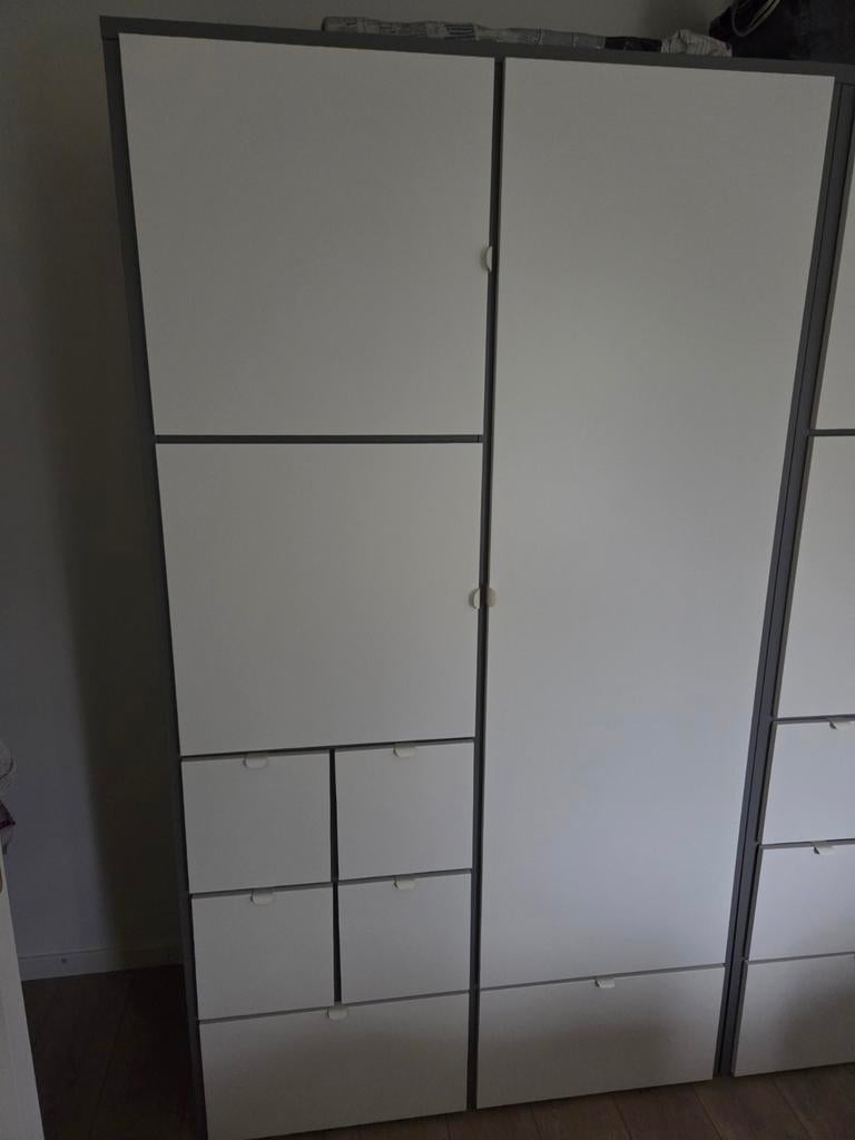 Visthus Wardrobe Ikea kleerkast. L122cm D 59cm H 216 cm, Ophalen