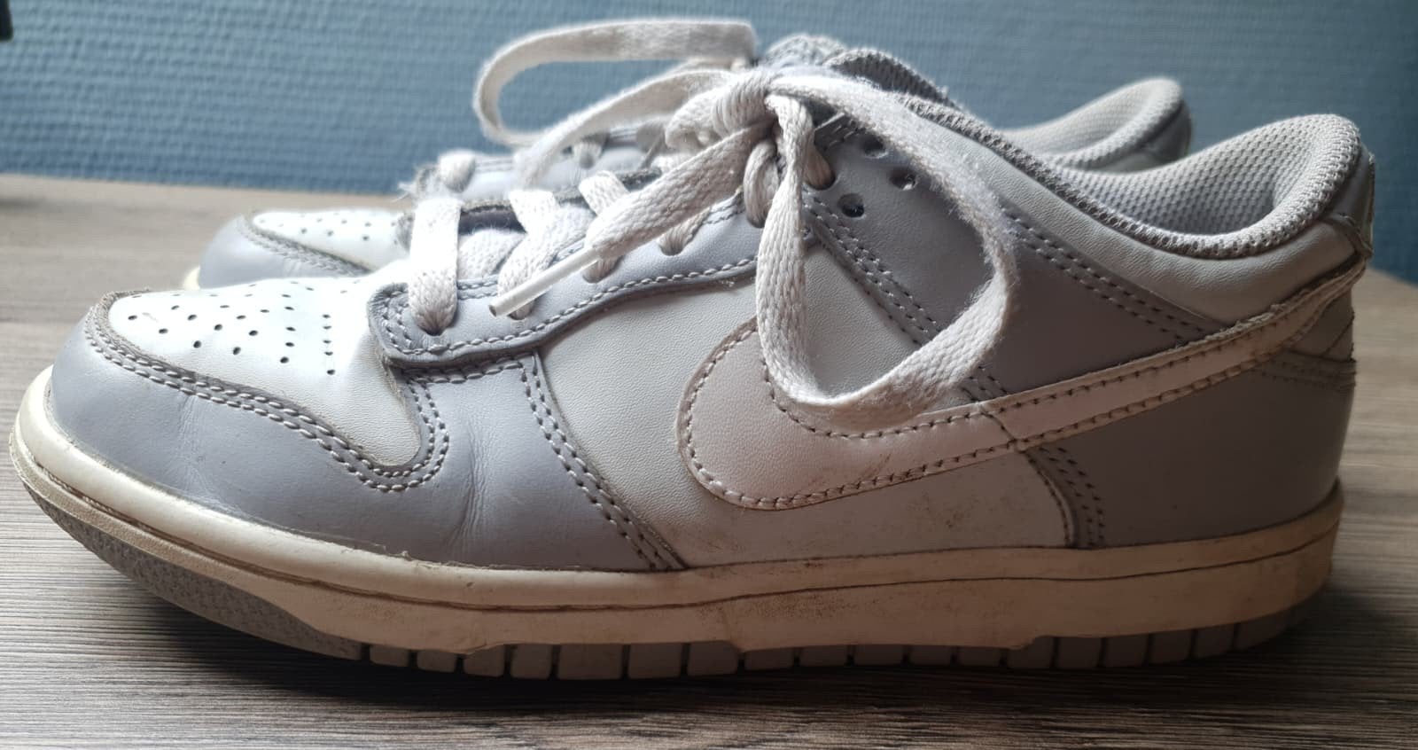 Nike Dunk Low gris bicolore - Taille 37,5 (5Y), Enfants & Bébés, NIKE, Garçon ou Fille, Enlèvement ou Envoi, Utilisé