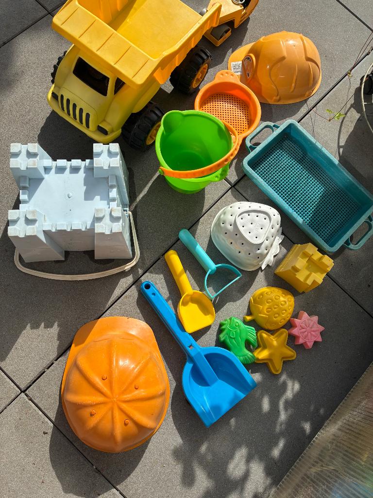 Jeux pour sable et eau, Enlèvement