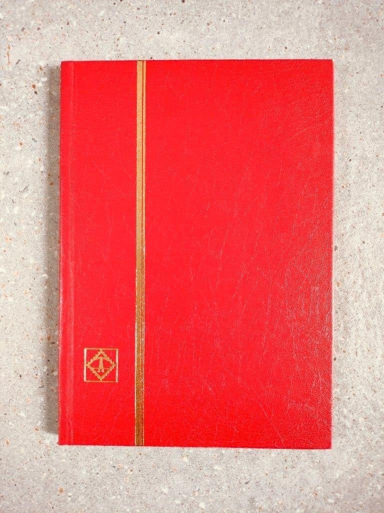 klein rood postzegelalbum Leuchtturm - 12 witte pagina's, Postzegels en Munten, Ophalen of Verzenden, Verzamelalbum