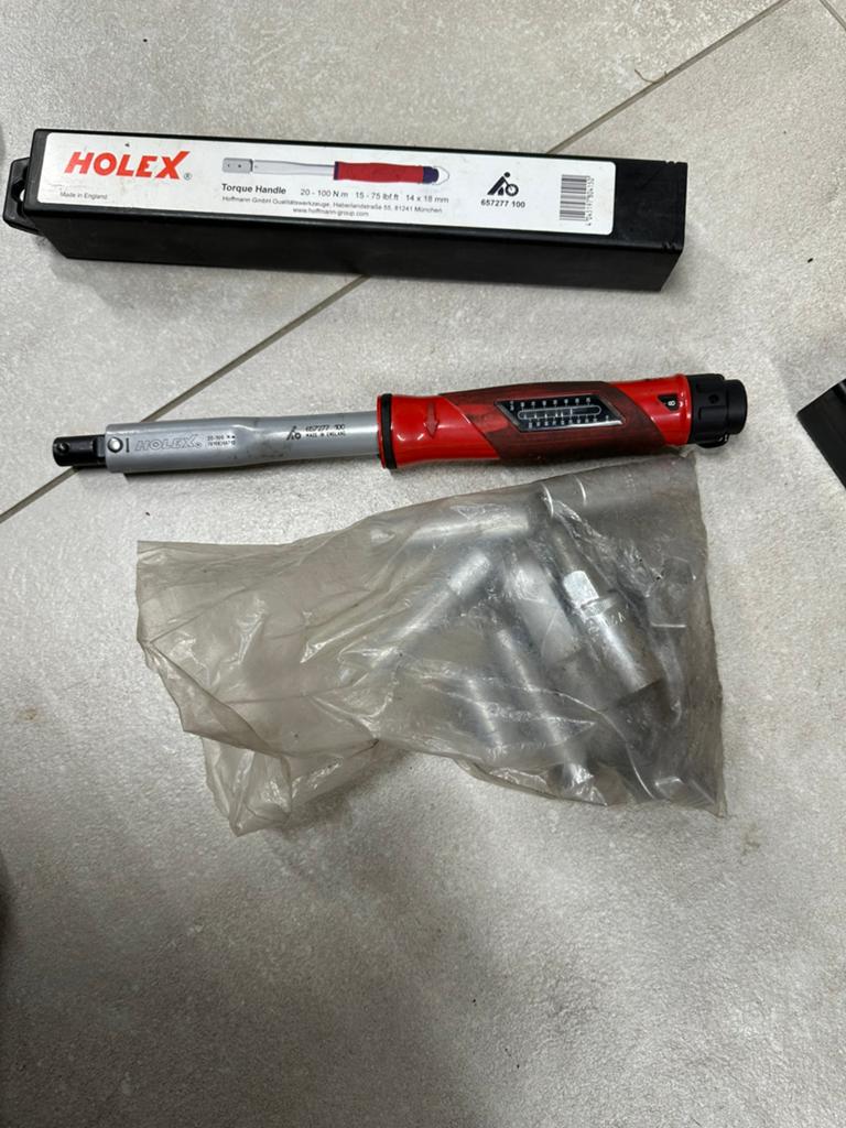 clé dynamométrique de la marque Holex, Enlèvement