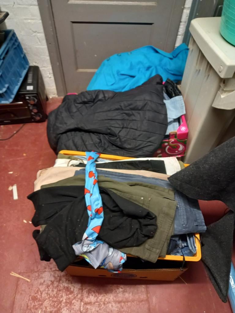 Lot 5: mix van dames- en kinderkleding, Diversen, Rommelmarktspullen, Ophalen