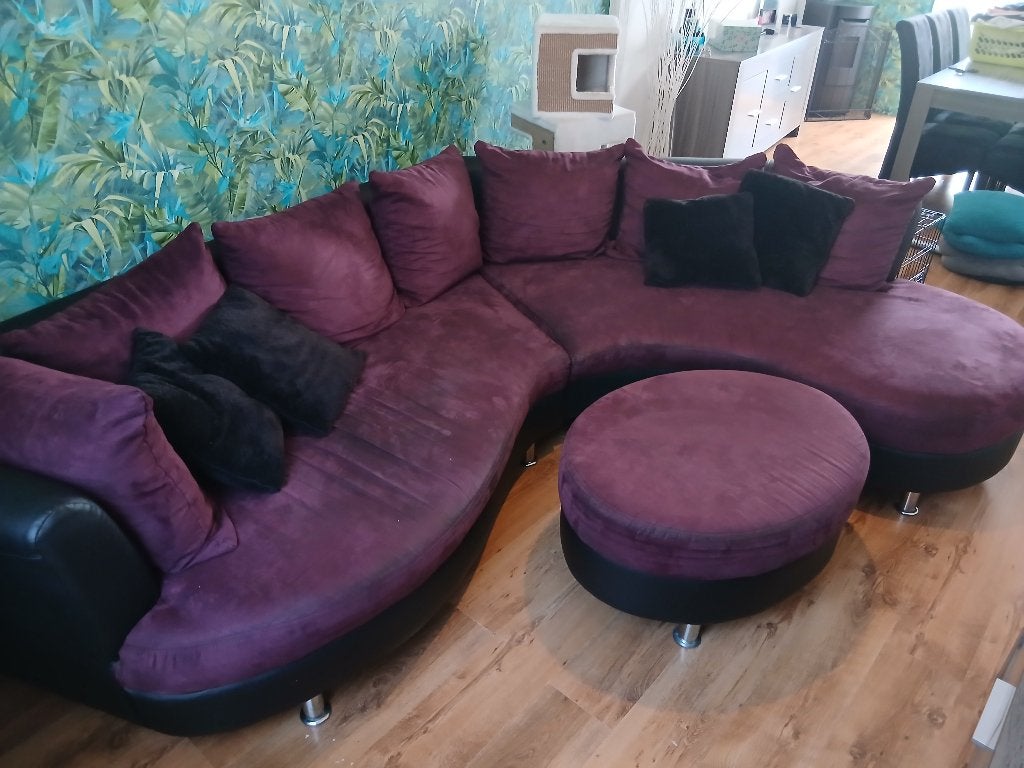 Divan et pouff noir et prune, Maison & Meubles, Enlèvement, Utilisé, Quatre personnes ou plus, Tissus