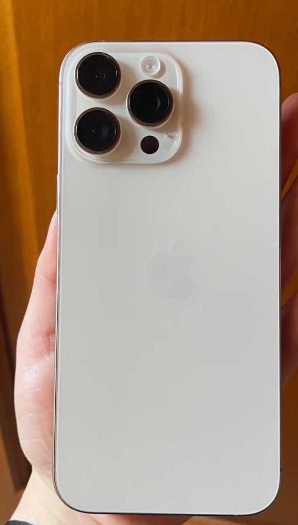 Iphone 16 pro max neuf 730€, Telecommunicatie, Mobiele telefoons | Apple iPhone, 94 %, Wit, IPhone 16, Zo goed als nieuw