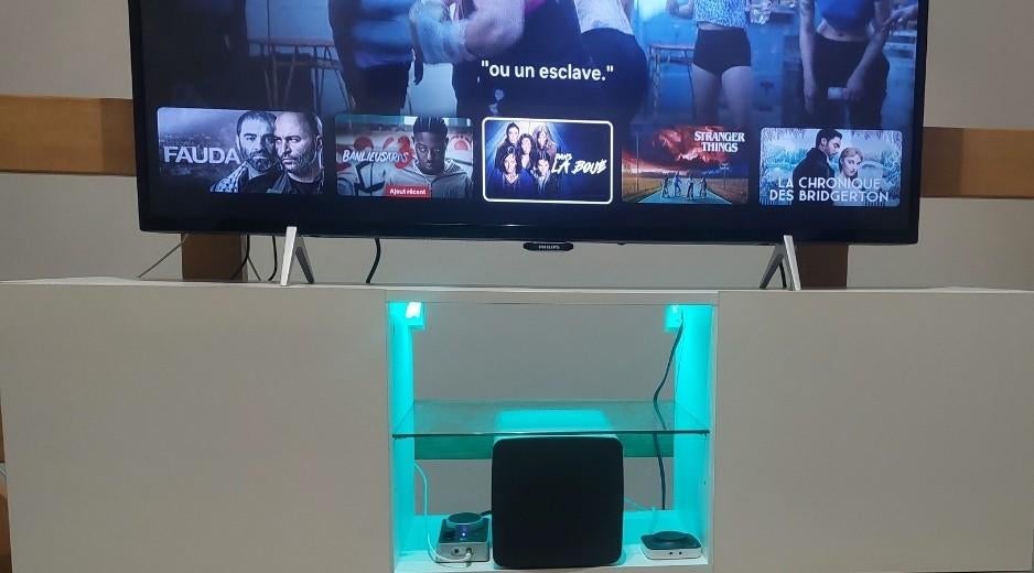 Meuble TV suspendu blanc 120 cm avec LED + télécommande, Ophalen
