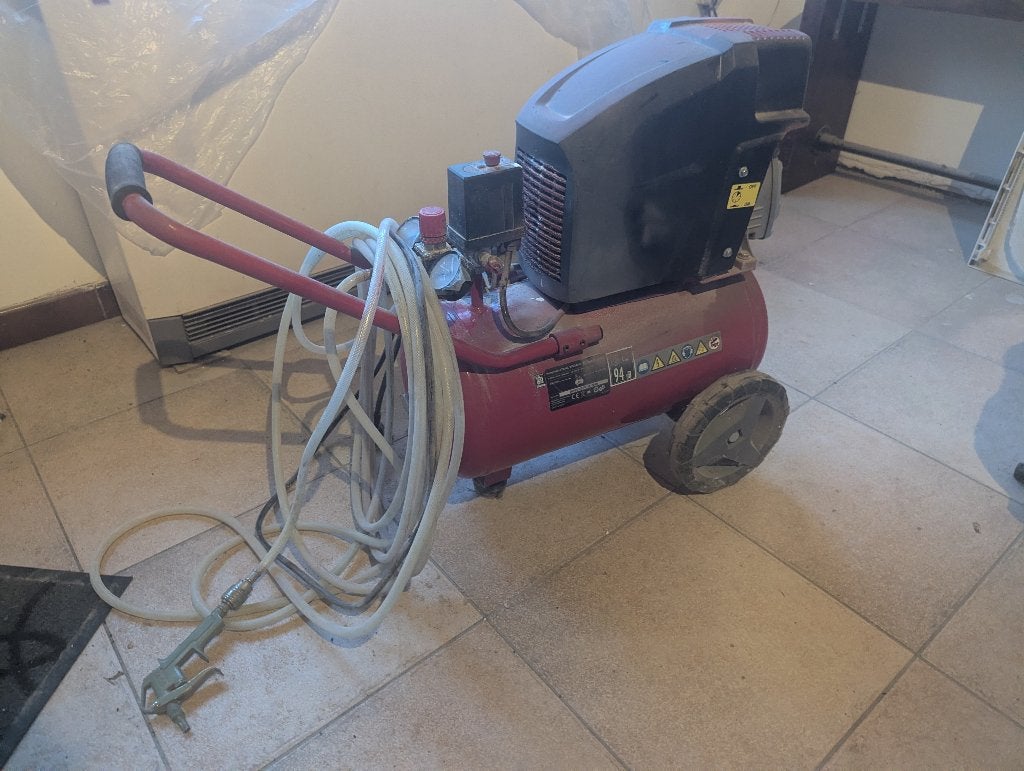 Air Compressor + nagelmachine+ verfspuit, Doe-het-zelf en Bouw, Compressors, Ophalen, Gebruikt, 6 tot 10 bar, 200 tot 400 liter/min