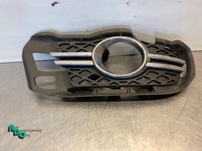 Pare-chocs grille d'un Mercedes C-Klasse (C-Klasse 08-), 3 mois de garantie, Utilisé, -, -
