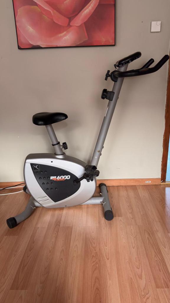 Vélo d’appartement Domyos MG 6000 – très bon état, Enlèvement, Comme neuf