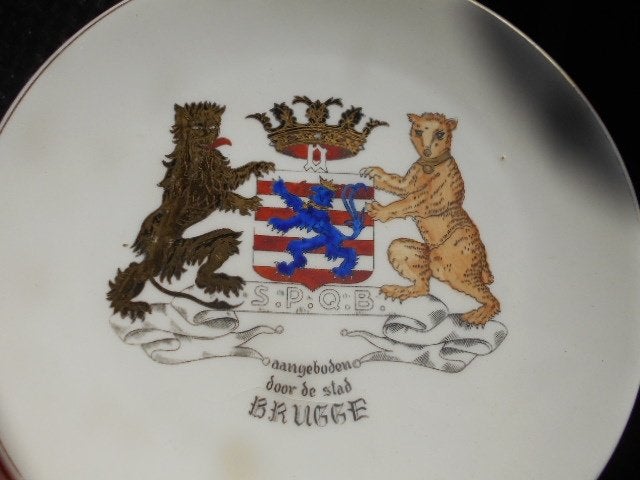3 borden, stad brugge enz, Huis en Inrichting, Keuken | Servies, Ophalen of Verzenden, Zo goed als nieuw, Porselein, Bord(en)