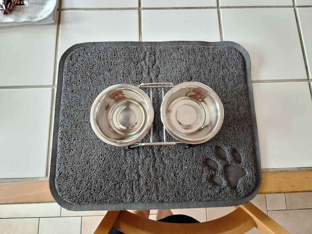Gamelles + tapis chien/chat, Animaux & Accessoires, Enlèvement