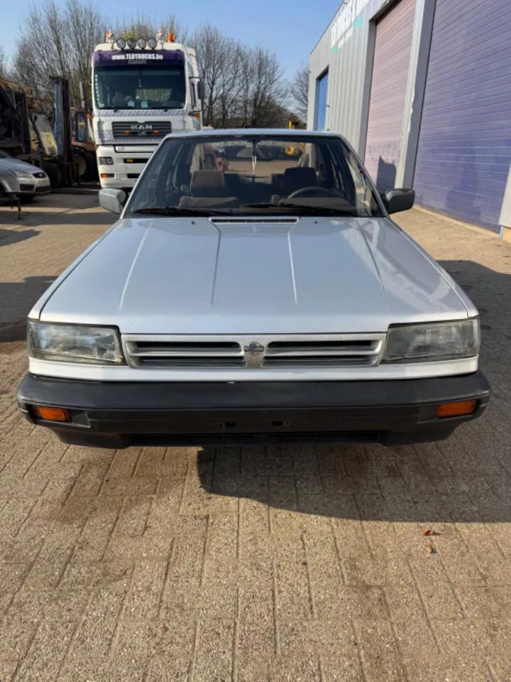 Nissan Bluebird *2.0DIESEL-BELGIAN ORIGINE* (bj 1989), Autos, Oldtimers & Ancêtres, Argent ou Gris, 4 portes, Entreprise, Boîte manuelle