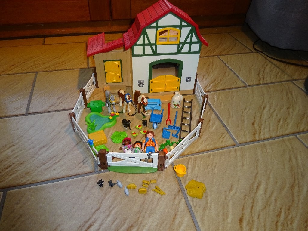 Ecurie de chevaux Playmobil, Enfants & Bébés, Enlèvement ou Envoi, Comme neuf, Kit complet, Bâtiment