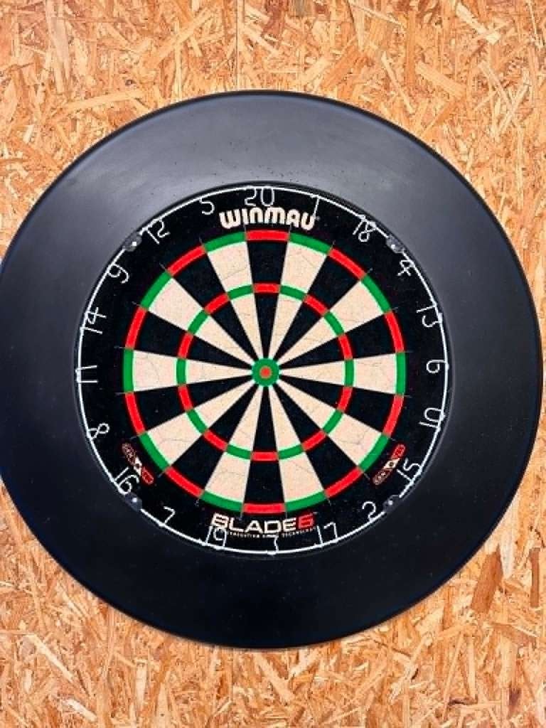 Winmau Blade 6 + Surround, Sport en Fitness, Ophalen, Gebruikt, Dartbord met pijlen