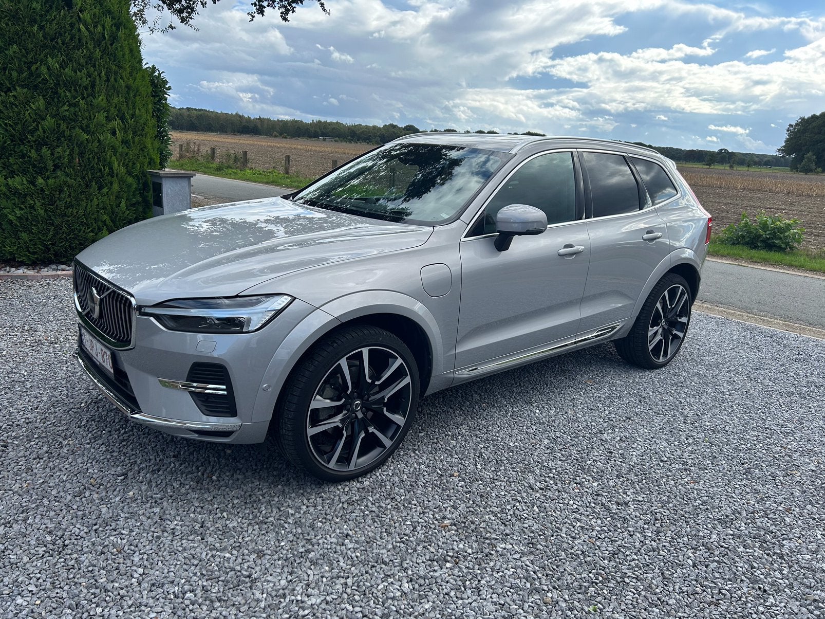 Volvo XC60 T6 PHEV, Autos, Volvo, Cuir, Argent ou Gris, Phares entièrement LED, Noir