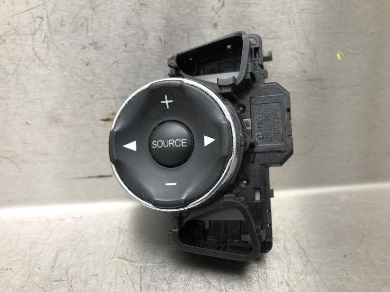 STUURWIEL SCHAKELAARS Honda HR-V (RU) (01-2015/-) (|M48499|), Hanauer Landstraße  222-224
60314  Frankfurt am Main, DE, Honda
