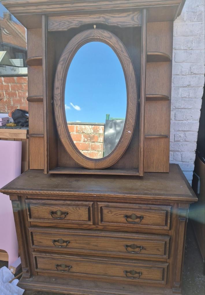 Commode met spiegel, Enlèvement