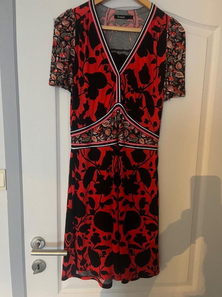 ROBE IMPRIMEE COLOREE, Taille 38/40 (M), Enlèvement ou Envoi, Autres couleurs, Comme neuf