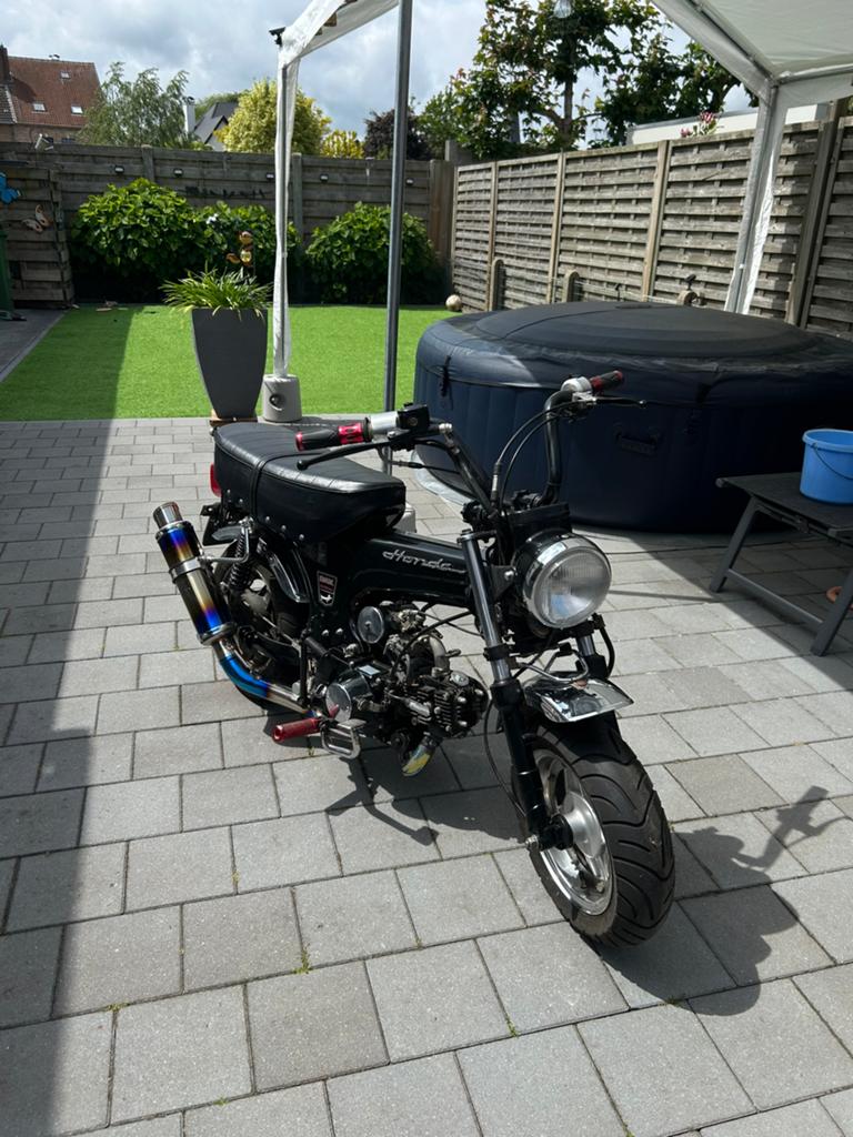 Low rider DAX 50cc, Fietsen en Brommers, Brommers | Honda, Ophalen, Klasse B (45 km/u), Zo goed als nieuw