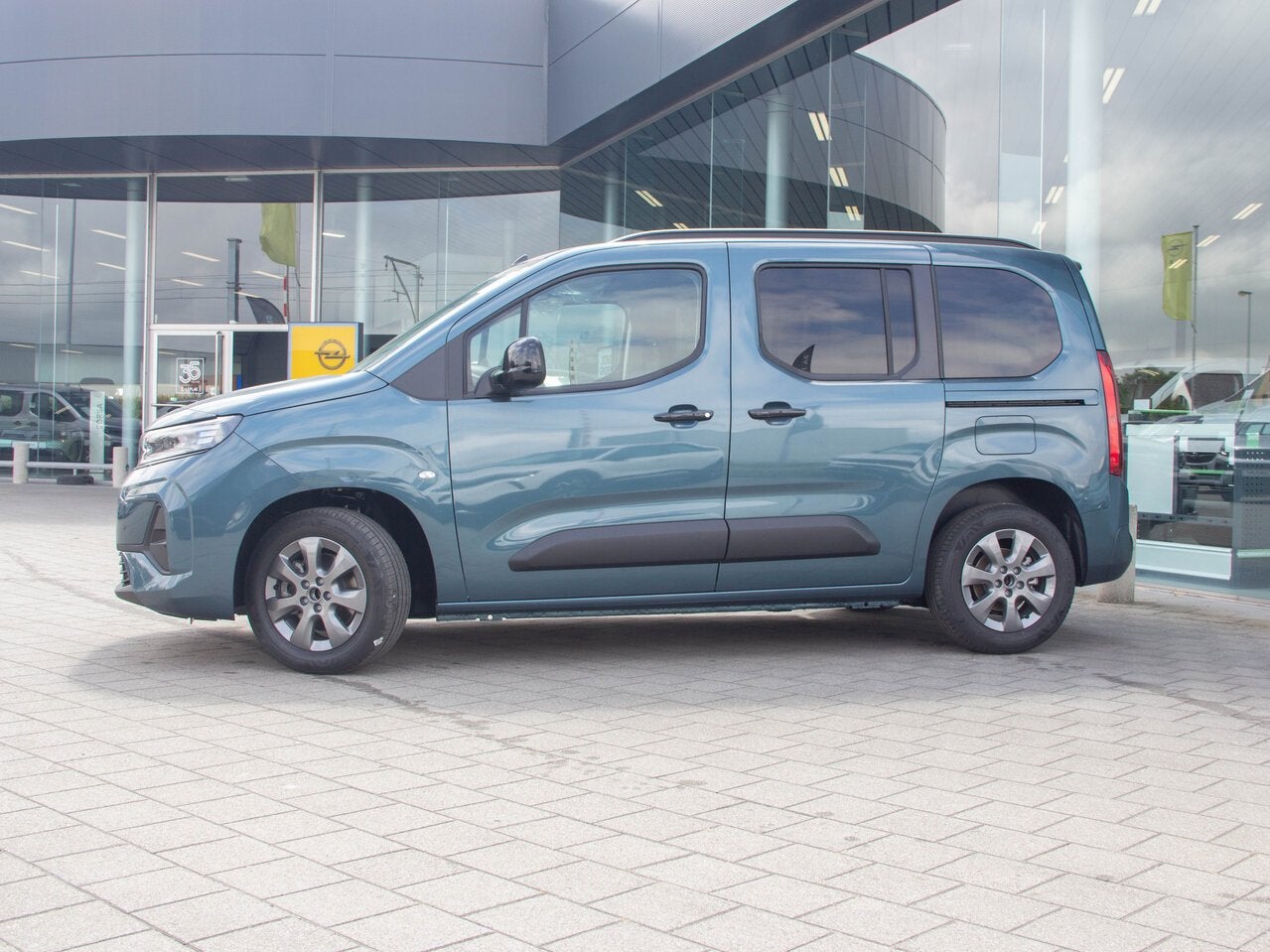 Opel Combo Life L1 1.2 Turbo Benzine 110PK MT6|CAMERA|SENSO, Auto's, Opel, 0 kg, Monovolume, Euro 6, Bedrijf