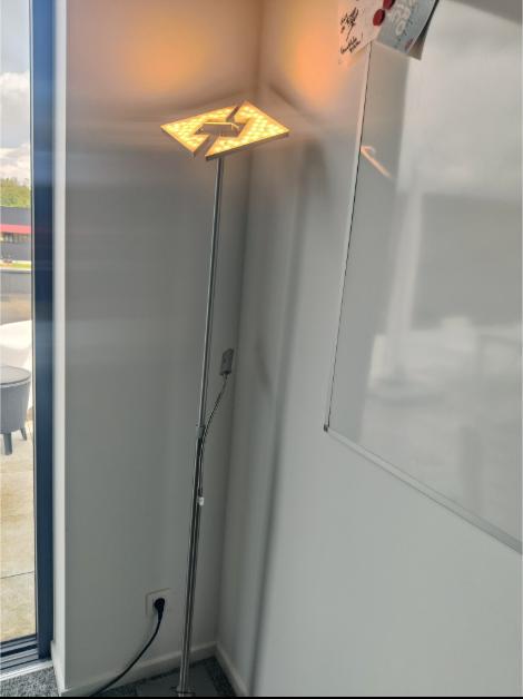 Vloerlamp, Huis en Inrichting, Lampen | Vloerlampen, Ophalen, Zo goed als nieuw, Metaal, Modern