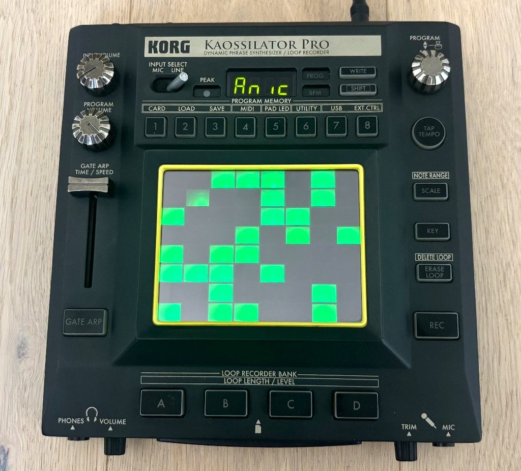 Korg Kaossilator Pro synthesizer / loop recorder, Muziek en Instrumenten, Synthesizers, Gebruikt, Korg, Met midi-aansluiting, Overige aantallen