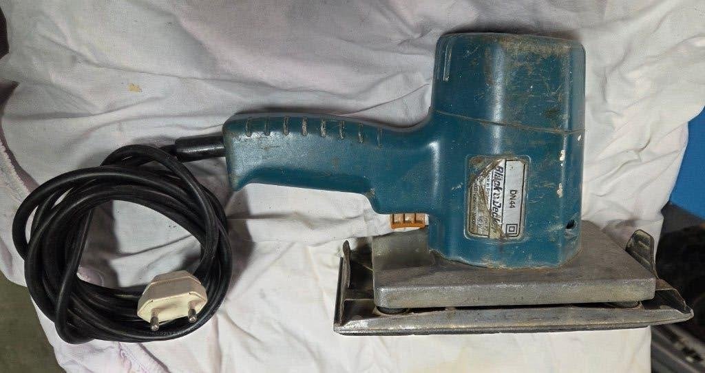 Ponceuse vibrante Black&Decker, Bricolage & Construction, Enlèvement ou Envoi, Utilisé, Moins de 600 watts, Autres types