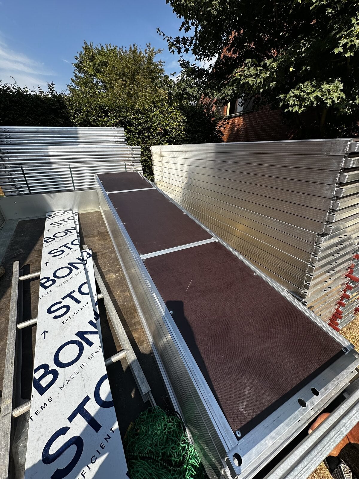 Complete aluminium steigers Verpakkingen van 60 tot 120 m², Doe-het-zelf en Bouw, Ophalen, Nieuw, Compleet systeem