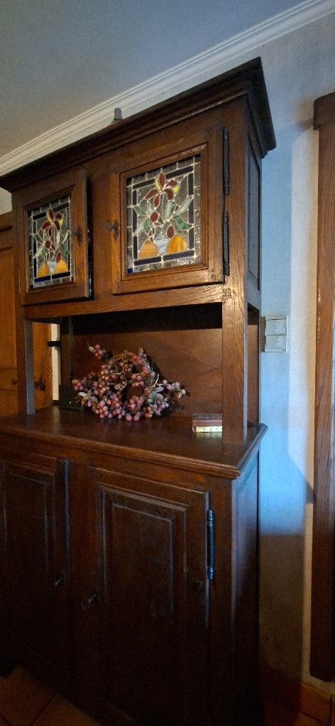 Eiken kast met deurtjes in glas en lood., Enlèvement