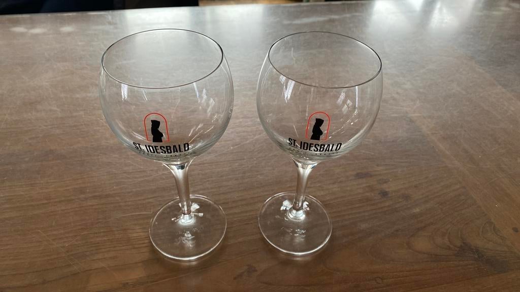 St.Idesbald glazen 2 stuks beschikbaar 25 cl per glas, Ophalen, Gebruikt, Bierglas