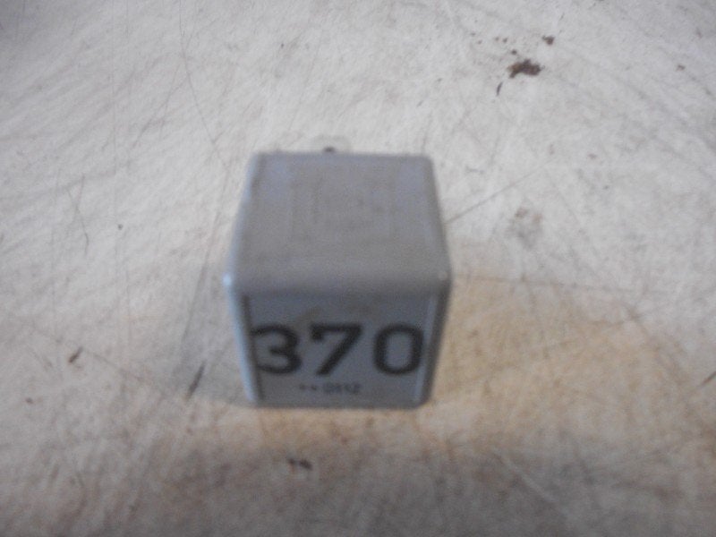 RELAIS Audi A4 (B6) (01-2000/01-2005) (8do951253), Info@audi.de, Audi, Audi AG, Gebruikt
