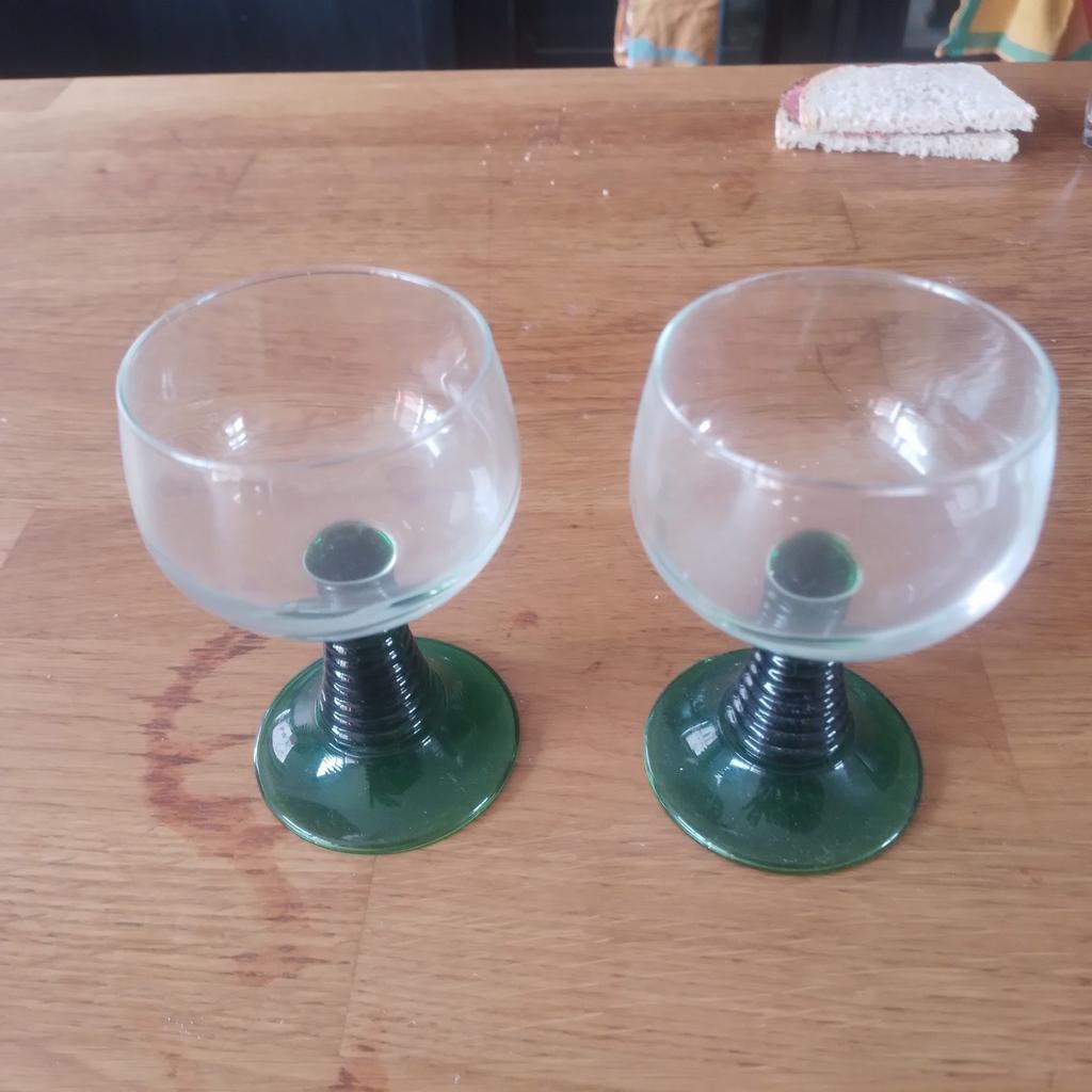 10 wijn glazen groene voet, Verzamelen, Glas en Drinkglazen, Ophalen
