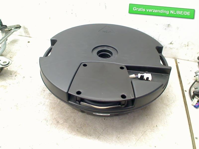 SUBWOOFER Audi Q3 (8UB / 8UG) (01-2011/12-2019), Auto-Union-Straße  1,
85057  Ingolstadt, DE, Info@audi.de, Audi, Utilisé