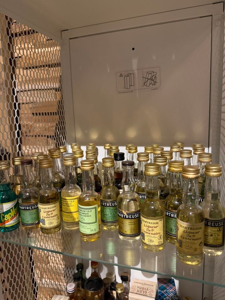 Chartreuse mignonnettes, Collections, Vins, Enlèvement ou Envoi, Comme neuf