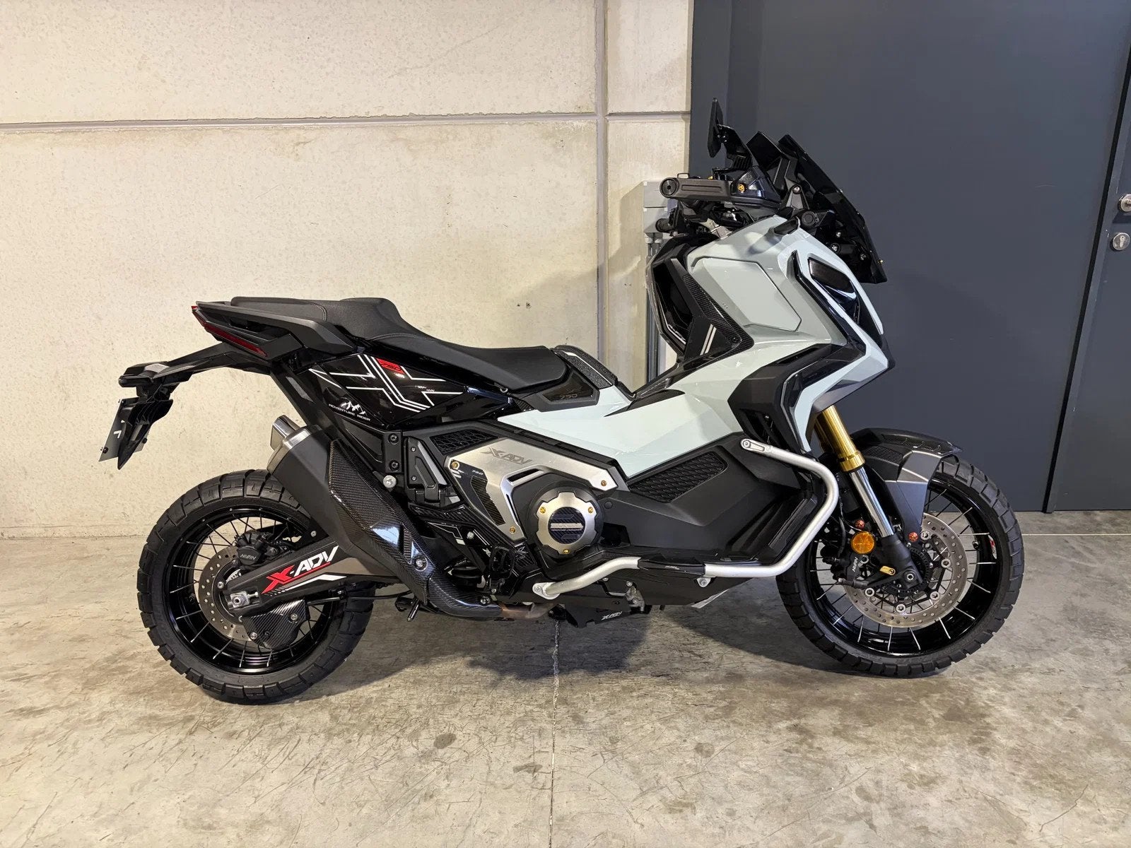Honda Xadv 750 SUV scooter vol extra's (bj 2024), Motoren, 750 cc, Meer dan 35 kW, Overig, Automaat