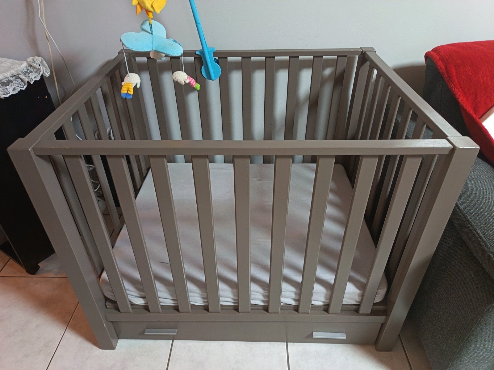 box met waterdichte matras en hoeslaken, Kinderen en Baby's, Ophalen, Zo goed als nieuw, Rechthoekig, In hoogte verstelbaar