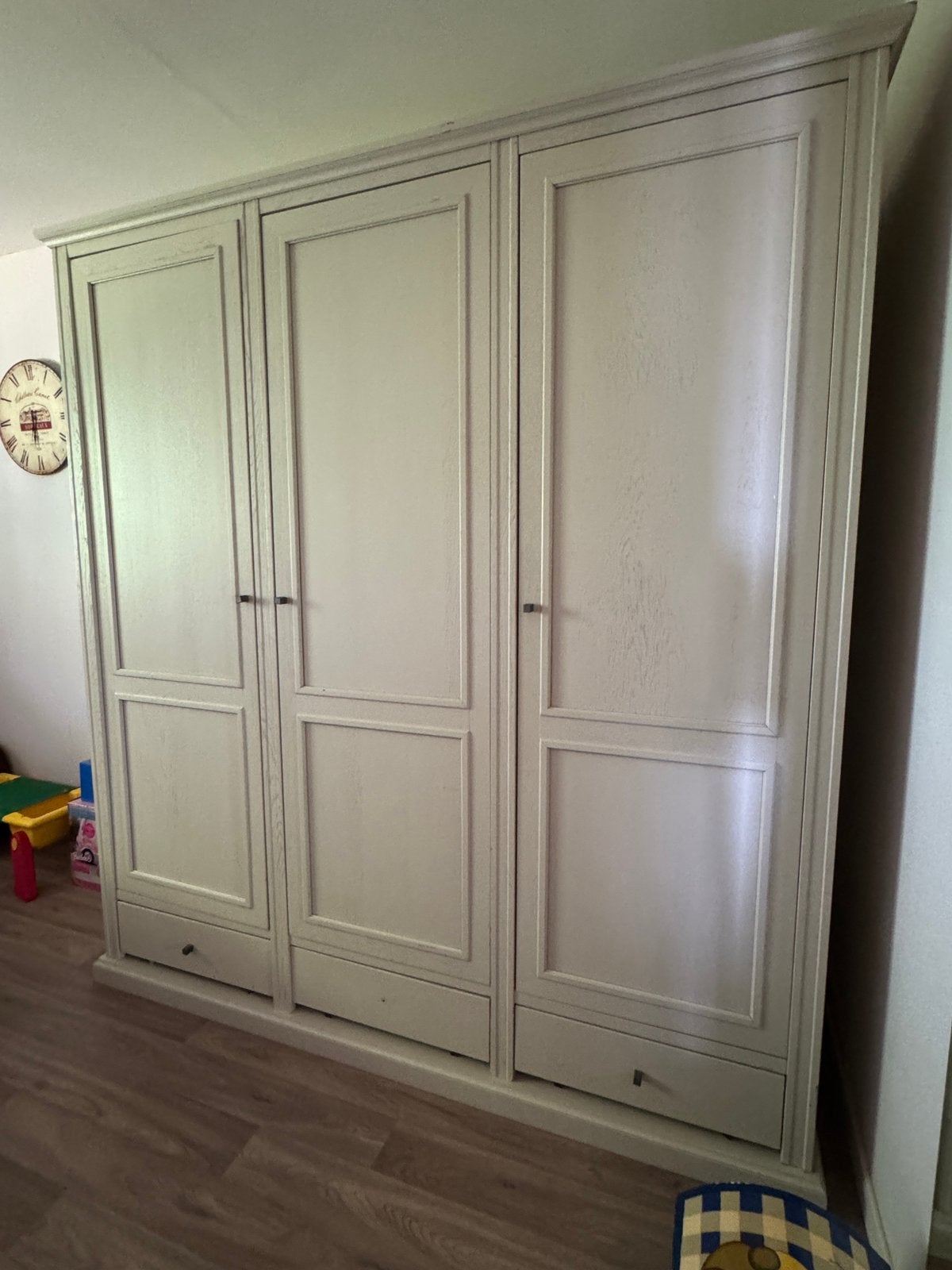 Armoire de style champêtre, gris clair, placage de bois, 150 à 200 cm, Landelijk, Utilisé, Chêne
