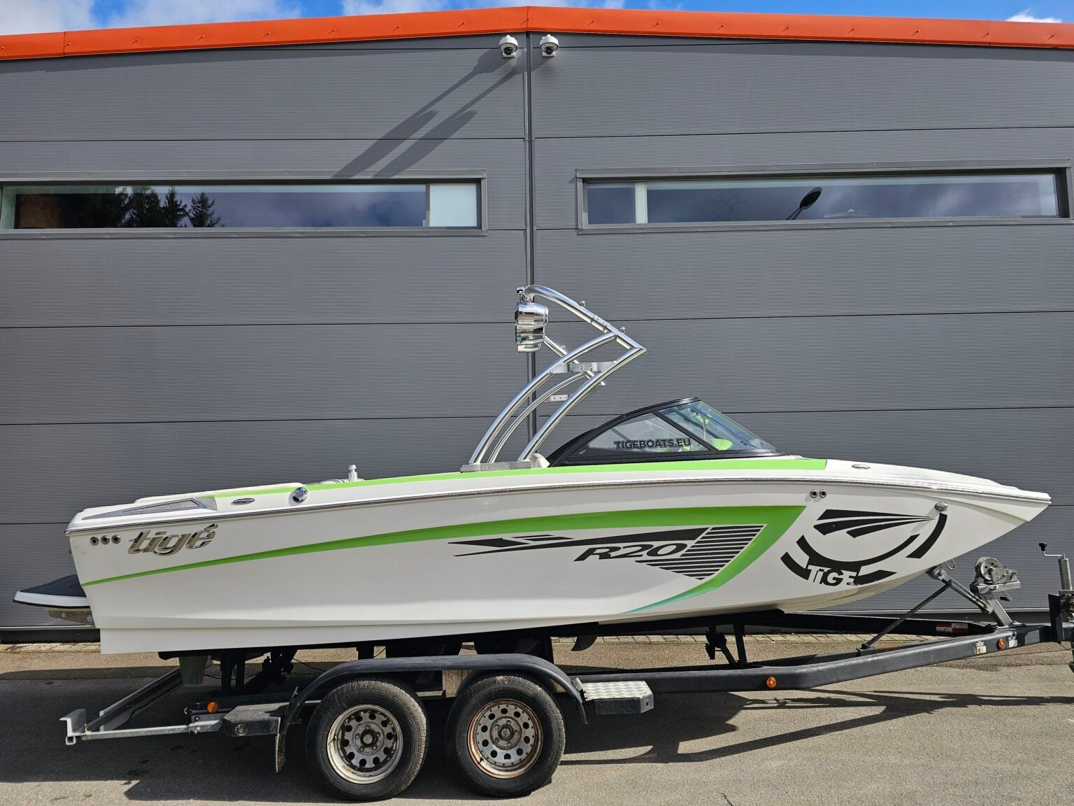 Bateau a moteur Tigé, Sports nautiques & Bateaux, Bateaux à moteur & Yachts à moteur, Enlèvement, Comme neuf, Bimini